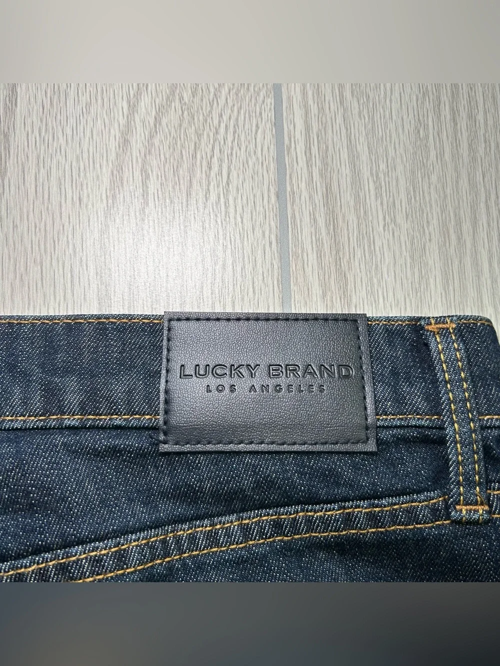 NWT Lucky Brand Men’s 410 Athletic Slim Straight-Fit Jeans MSRP $100 Denim 33x32